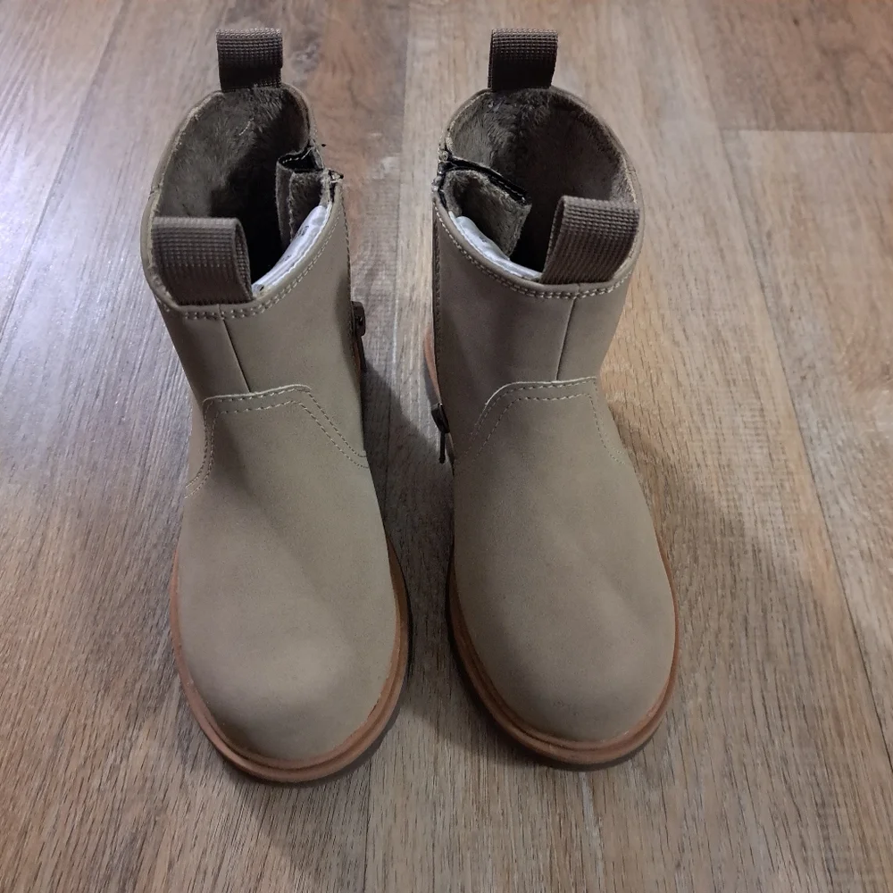 H&M Kid's Tan Ankle Boots Waterproof Sturdy Lug Sole Toddler Size 12